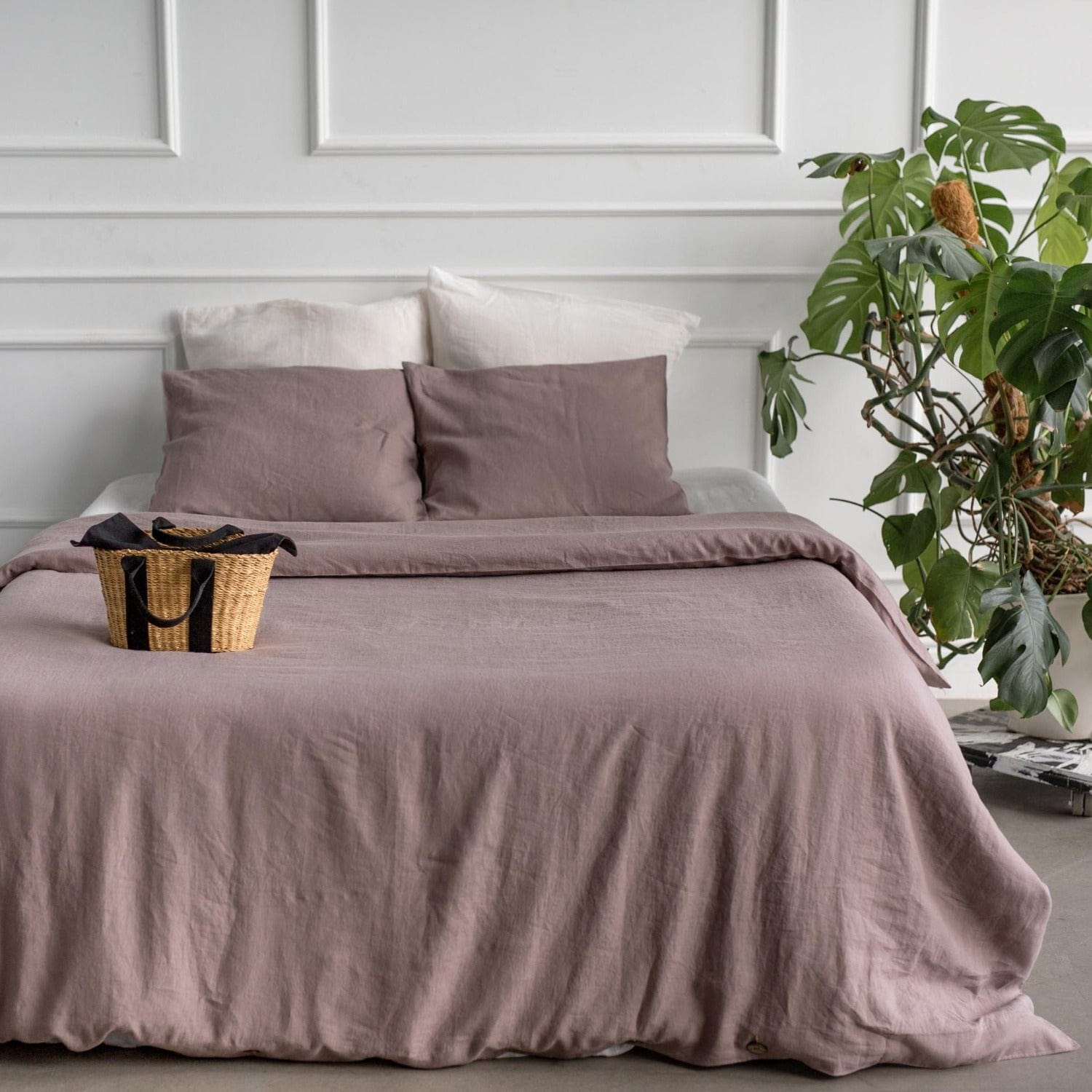 https://zerowastestore.com/cdn/shop/files/amourlinen-linen-bedding-set-32390197837935.jpg?v=1689015605