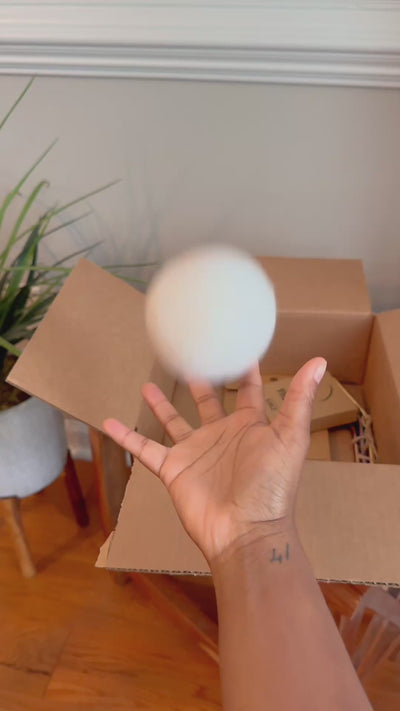 Creator Sina unboxes a ZWS Essentials Beeswax Wraps 3-pack