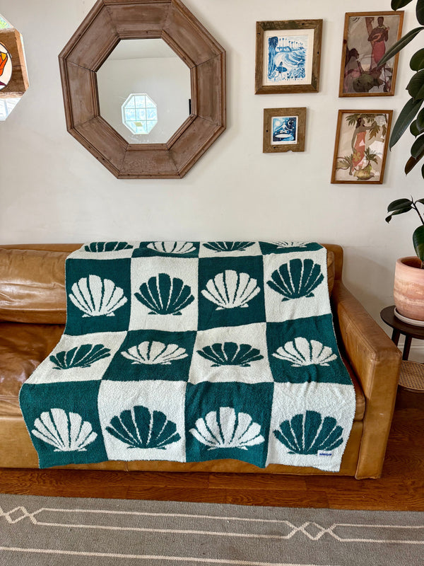 Sundream ShellCheck Plush Throw - Seaglass