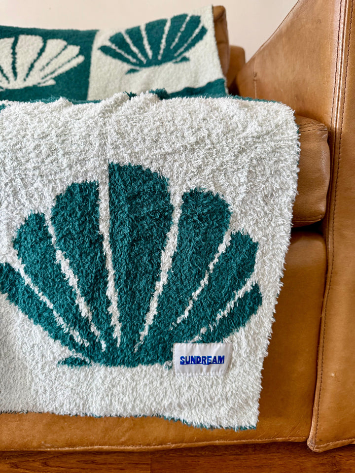 Sundream ShellCheck Plush Throw - Seaglass
